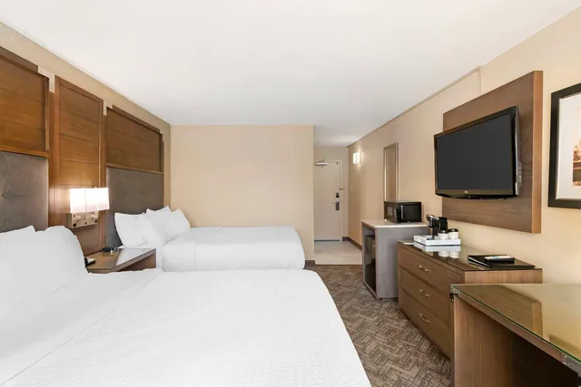 غرفة بسريرين كوين بحوض استحمام لذوي الإعاقة، Best Western Plus Kansas City Sports Complex Hotel 3/5