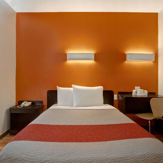 1 Queen Bed ADA/RI Shower، Motel6 Gilroy, CA 9/10