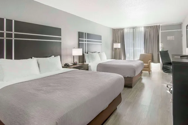 غرفة قياسية بسريرين كوين للمدخنين، Quality Inn & Suites Hardeeville - Savannah North 2/4