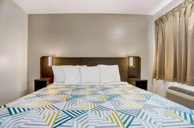 Room, King Bed, Motel6 San Bernardino, CA - North 1/10