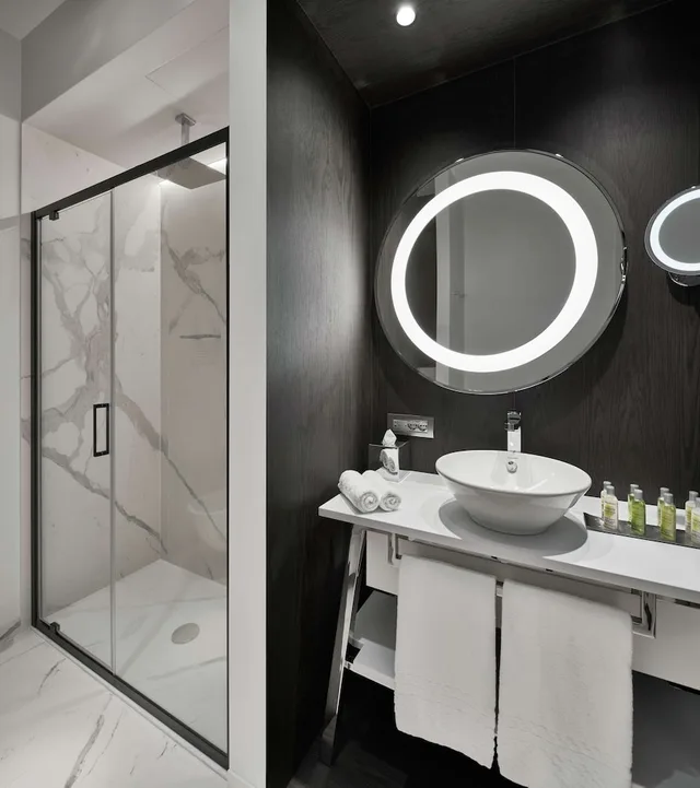 1 Bedroom, Historical, Suite, King Bed، Doubletree By Hilton Trieste 8/9