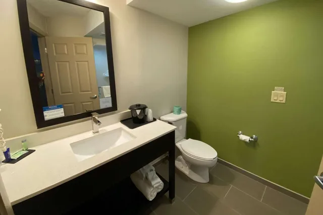 غرفة بسرير مزدوج لذوي الإعاقة، Sleep Inn & Suites Niantic North 2/4