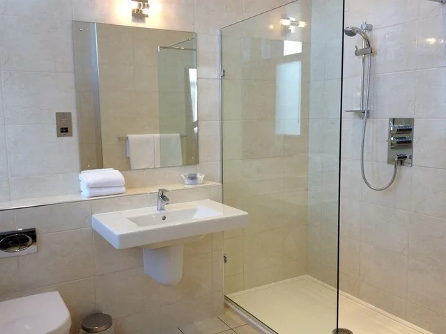 غرفة سوبيريور بسرير مزدوج، Ascot House 4/4
