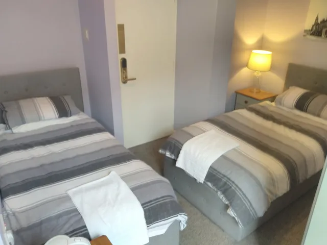 Basic, Twin Beds, The Bull 2/4