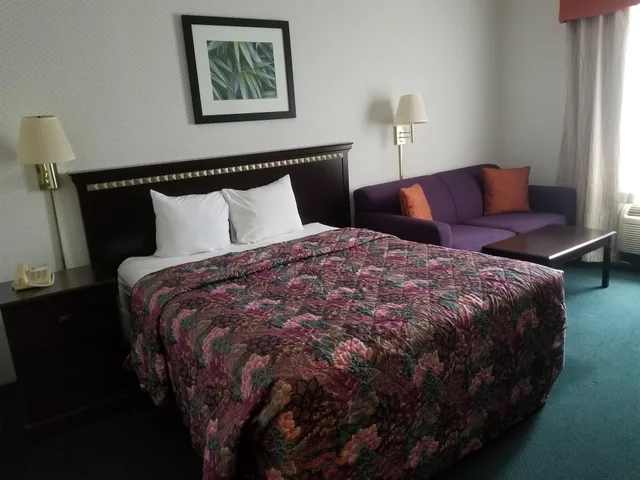 غرفة قياسية بسرير كوين، Rodeway Inn Urbana Champaign University Area 3/6
