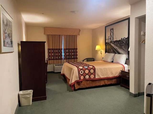 غرفة مفردة بسرير كوين لذوي الإعاقة، Harvest Inn, Dixon/ UC Davis 1/3