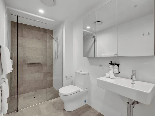 Apartment, King Bed, Kitchen, Rambla at Berwick House 3/4
