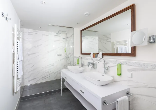 Suite, Stefanie 10/10