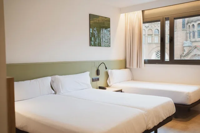 Room, Triple, Single Bed, Hotel Sant Pau 1/3