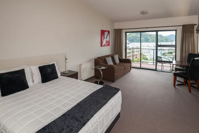 استوديو بانورامي بسرير كوين بإطلالة على البحر مع أريكة، Harbour View Motel 1/5