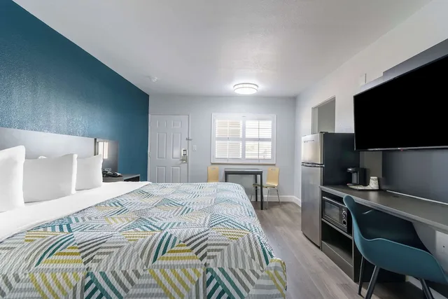 غرفة قياسية بسرير كينج، Studio6 Suites Madera, CA - Yosemite 6/9