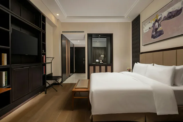 غرفة بسرير كينج لذوي الإعاقة، DoubleTree by Hilton Shanghai Hongqiao 1/2