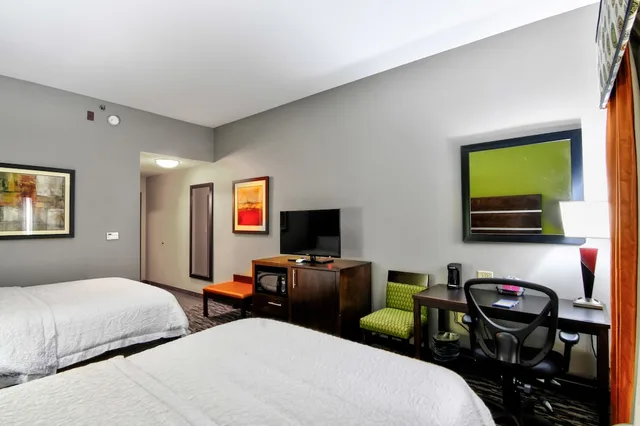 غرفة بسريرين كوين بمطبخ صغير، Hampton Inn Foley 4/10