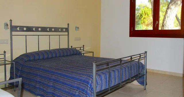 شاليه بأربعة أسرّة وسريرين مزدوجين بـ5 غرف نوم، Bungalows Es Pins 2/4