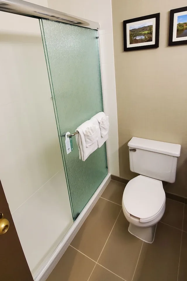 غرفة بسريرين كوين، Comfort Inn & Suites Montpelier-Berlin 2/3