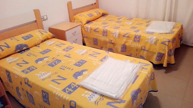 شقة أساسية بسريرين منفصلين بشرفة بغرفتي نوم مع أريكة، Apartamentos Alcocebre Suites 3000 9/10