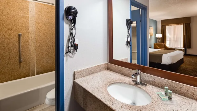 غرفة قياسية بسرير كينج، Best Western Emporia 3/4