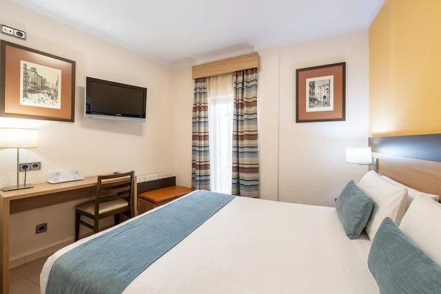 غرفة قياسية بسرير كوين، Hostal Ballesta 4/10