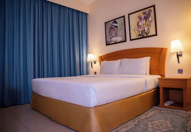 جناح بسرير كينج وسرير كوين بغرفتي نوم بمطبخ، Golden Tulip Sharjah- Hotel Apartments 4/10