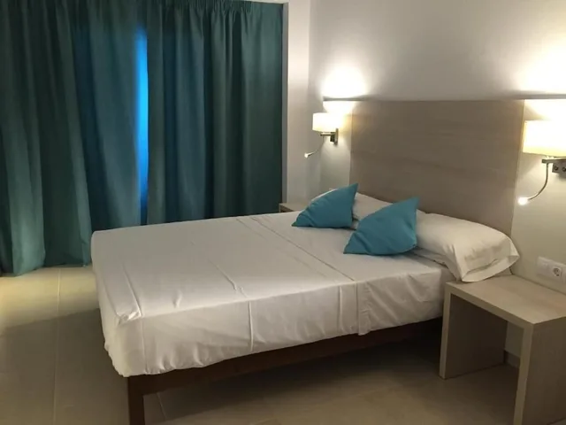 غرفة قياسية بسريرين منفصلين بإطلالة على المدينة بشرفة، Antares Hotel 1/10