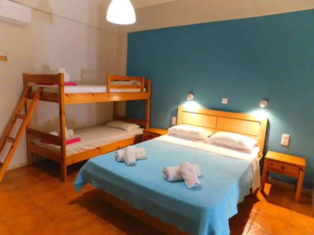 غرفة عائلية بإطلالة على البحر بشرفة، Perdika Mare Guesthouse 1/3