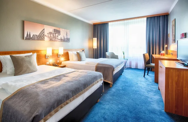 غرفة سوبيريور بسرير مزدوج وسريرين منفصلين، LEONARDO HOTEL KOLN BONN AIRPORT 4/10