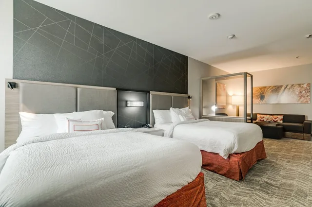 جناح بسريرين كوين لذوي الإعاقة، Springhill Suites Stillwater 1/3