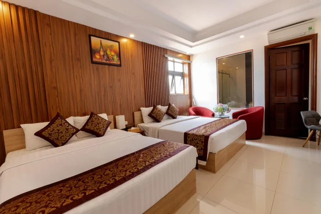 Family, 1 Queen and 1 Double Bed, Airport Saigon Hotel 3/3
