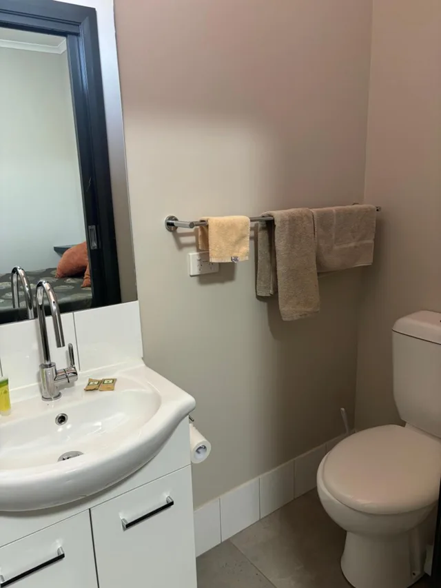 استوديو بسرير كوين، Broken Hill Tourist Lodge 6/9