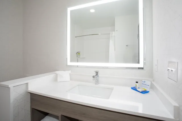 غرفة بسرير كينج، Holiday Inn Express Hotel And Suites Idaho Falls 3/6