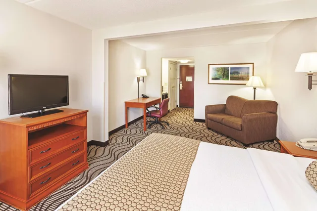 غرفة بسرير مزدوج، La Quinta Inn & Suites by Wyndham Sevierville / Kodak 5/5