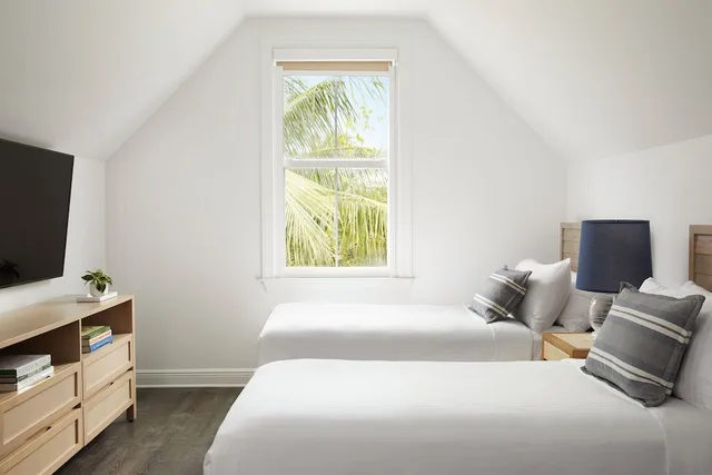 3 Bedrooms, Garden, Villa, King Bed, 3 Queen Beds، Parrot Key Hotel & Villas 5/10