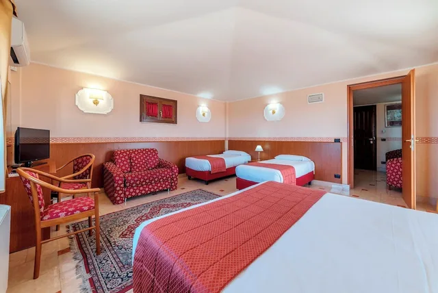جناح جونيور بأربعة أسرّة بشرفة مع أريكة، Hotel Riviera Fiumicino 3/7