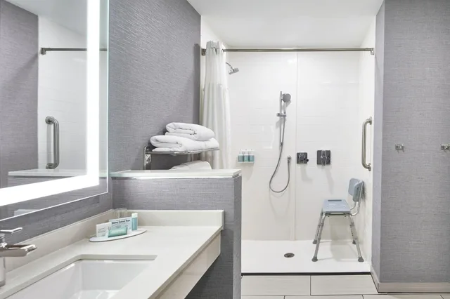 غرفة بسرير مزدوج لذوي الإعاقة، Fairfield Inn & Suites Nashville Downtown - The Gulch 3/3