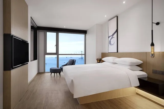 جناح بسرير كينج بإطلالة على البحر بغرفة نوم واحدة في طابق مرتفع، Fairfield by Marriott Busan Songdo Beach 1/5