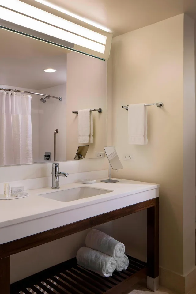 غرفة رباعية بسريرين مزدوجين، Courtyard Miami Dadeland 10/10