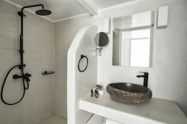 2 Bedrooms, Suite, Queen and Twin Beds, Caldera View, Sofa, Jetted Tub, Mr And Mrs White Santorini 3/5