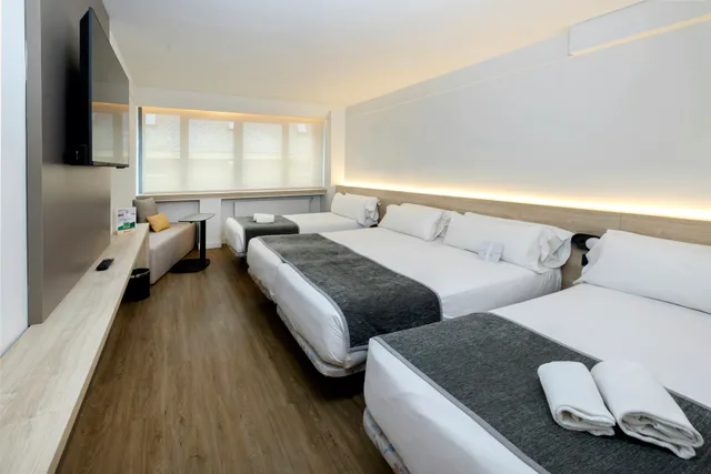 غرفة رباعية، Hotel Sercotel Delfos Andorra 2/5