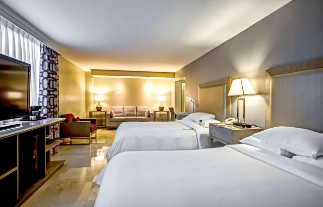 غرفة قياسية بسرير مزدوج، Doubletree By Hilton Grand Hotel Biscayne Bay 2/5
