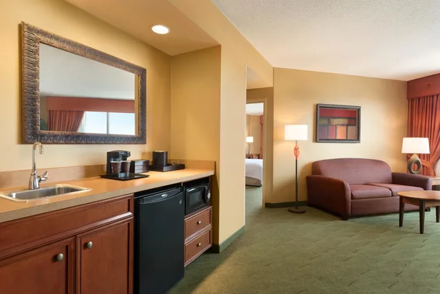 غرفة تنفيذية بسرير كينج، Embassy Suites By Hilton E Peoria Riverfront Conf Center 3/5