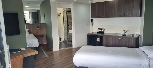 غرفة عائلية بسرير كوين وسريرين منفصلين، Madison Hotel Tower Mill 7/10
