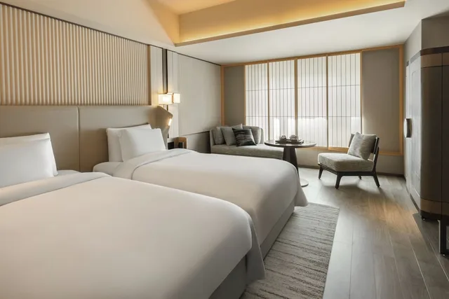 غرفة بريميير بسريرين منفصلين بإطلالة على الحديقة، Dusit Thani Kyoto 1/6
