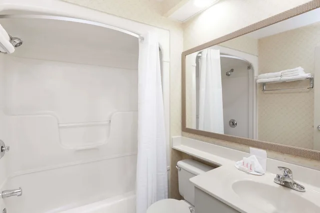 غرفة قياسية بسرير كينج، Days Inn By Wyndham Utica 9/10