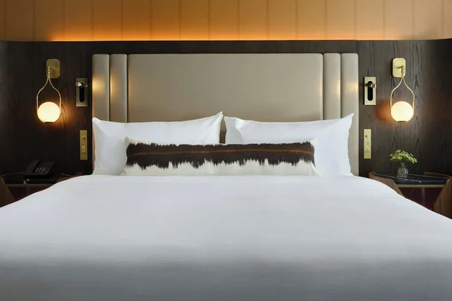 غرفة بسرير كينج في طابق مرتفع، Hotel Trinity, Autograph Collection 2/4