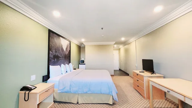 Room, Queen Bed, Super 8 by Wyndham Temple I-35 2/3
