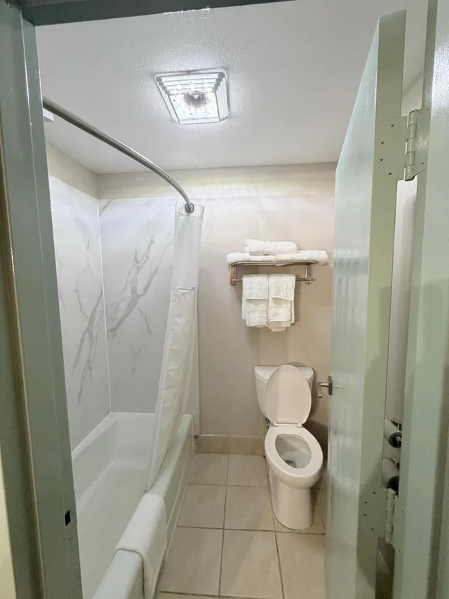 جناح بسرير كوين، Wyndham Garden Salina Conference Center 6/6