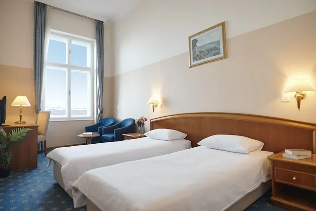 غرفة قياسية بسريرين منفصلين بإطلالة على البحر، Hotel Lovran 2/10