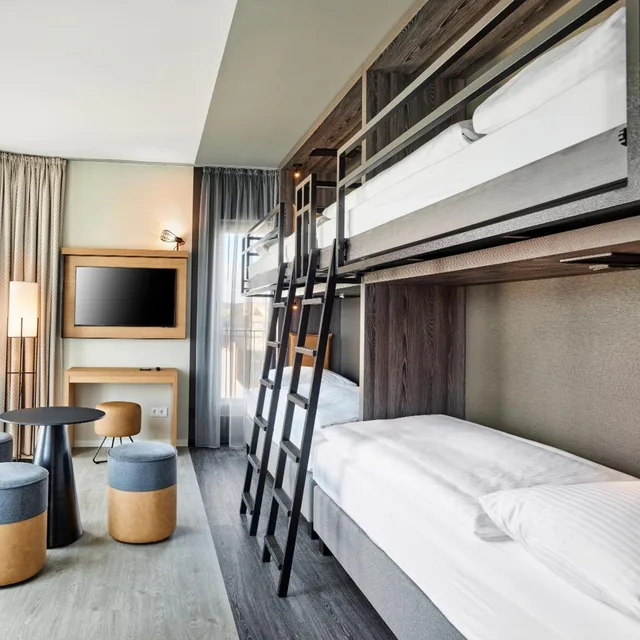 Room, Quadruple, H2 Hotel Saarbrucken 1/10