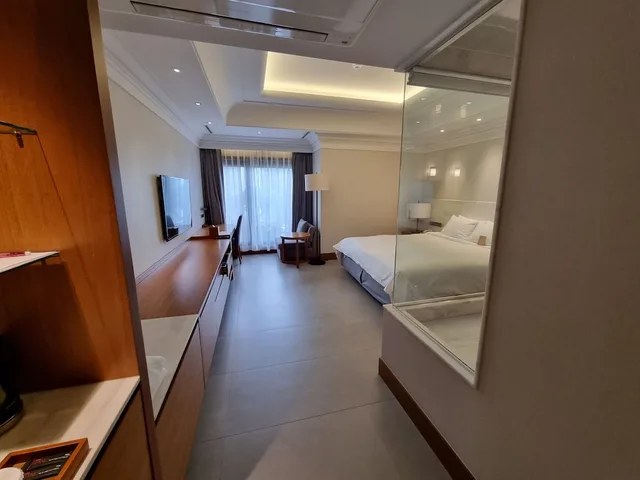 غرفة بريميير بسرير كينج بإطلالة على المتنزه، Pine Grove Hotel 5/9