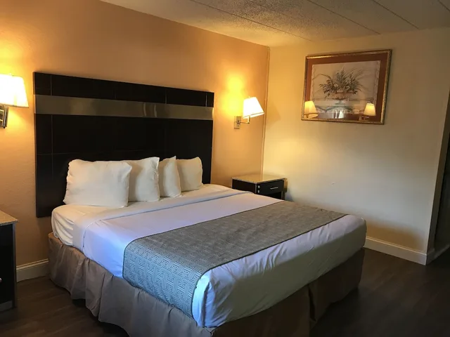 غرفة أساسية مفردة بسرير كينج للمدخنين، Atlantic Motor Inn Near Boardwalk 2/5